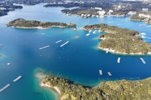 伊勢新聞に、当社が参画した三重・伊勢での「英虞湾の浜掃除ボランティア＋ワークショップ」の様子が掲載されました