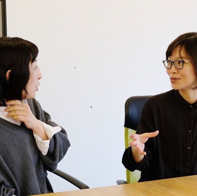 .
「『自分の人生を抱きしめて、孤独を感じない社会に』Life Hugger編集部が考える“サステナブルの在り方”とは【メディアインタビュー】」を公開しました！
.
当社が運営しているサステナブルな暮らしの応援メディア「Life Hugger（ライフハガー）」の編集部のメンバー3名に、日々どのような想いで情報を発信しているのかを聞いてきました！
.
メンバー全員が子育て中。仕事や家庭にどのように向き合っているのかについても話してくれました。
.
ぜひ https://www.instagram.com/harch_inc/ のプロフィールのサイトからご覧ください！
#ハーチ株式会社 #LifeHugger #サステナブルな暮らし #サステナブルな暮らしの応援メディア #ゼロウェイスト #編集部インタビュー #メディアインタビュー #ライフハガー